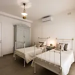 Ta Martin, Flat 2 Apartment *