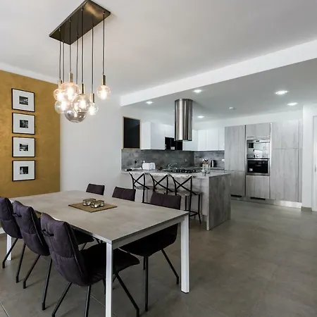 Ta Martin, Flat 2 Apartman *