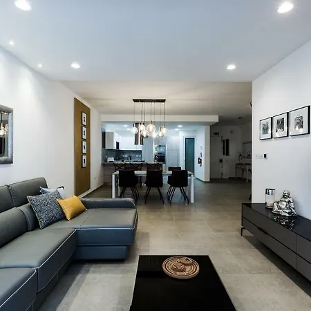 Ta Martin, Flat 2 Apartman San Pawl il-Baħar