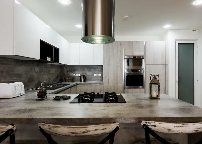 Ta Martin, Flat 2 아파트 *